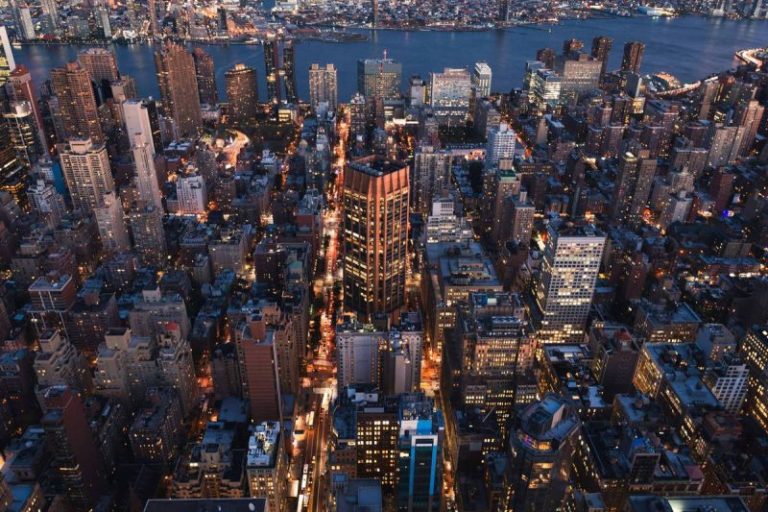 Crypto Market Update: Clarity Act stalls as Banks Push to Ban Stablecoin Yield
