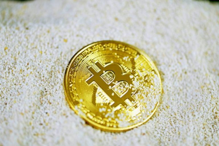 Crypto Market Update: Strait of Hormuz Fears Rattle Crypto Markets